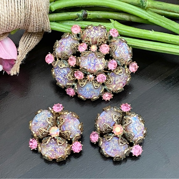 Vintage HOLLYCRAFT Opal Glass Moonshine Stippled Cabochon Brooch & Earring Set